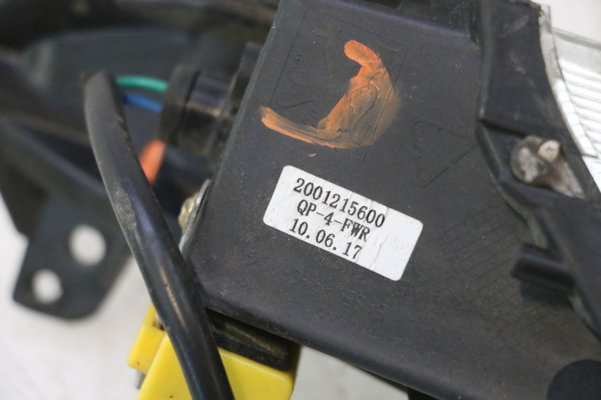 photo de FRONT RIGHT TURN SIGNAL PEUGEOT CITYSTAR 2T 50 (2018 - 2021) - Markings and original references