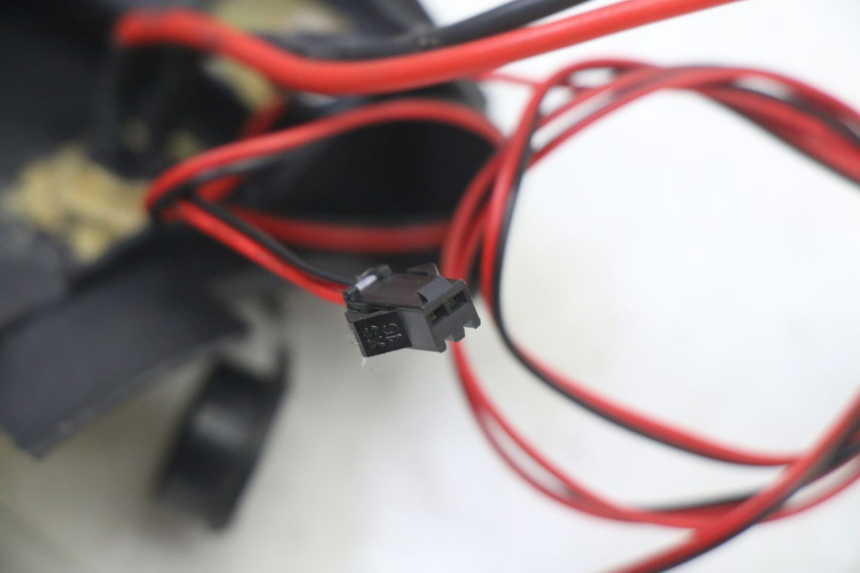 photo de FRONT RIGHT TURN SIGNAL URBANGLIDE E-CROSS PRO 1 - Surface and material condition