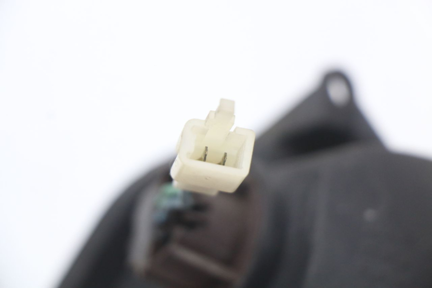 photo de FRONT RIGHT TURN SIGNAL HONDA FES PANTHEON 2T 125 (1998 - 2002) - Technical close-up