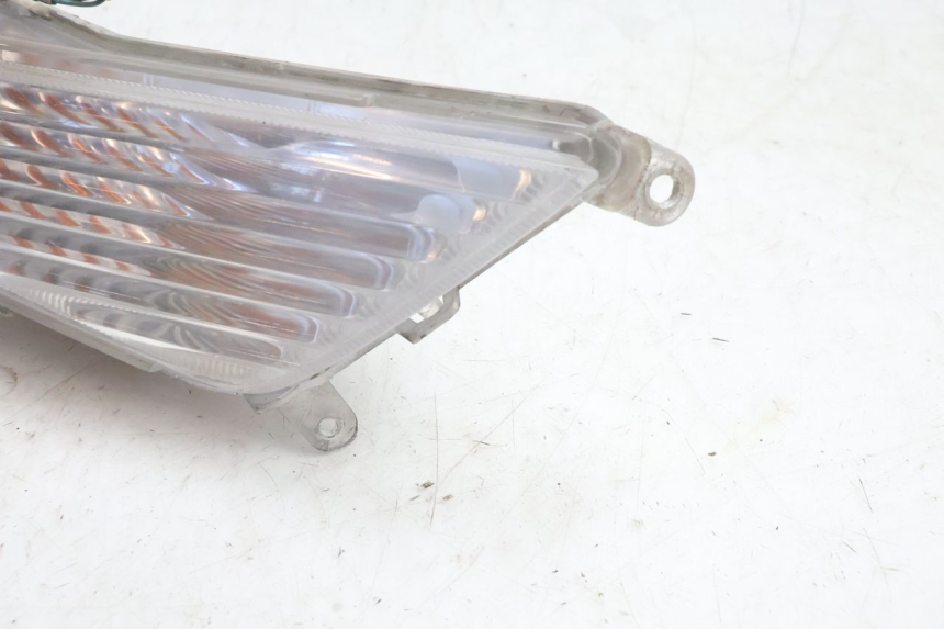 photo de FRONT RIGHT TURN SIGNAL HONDA FES PANTHEON 125 (2003 - 2007) - Surface and material condition