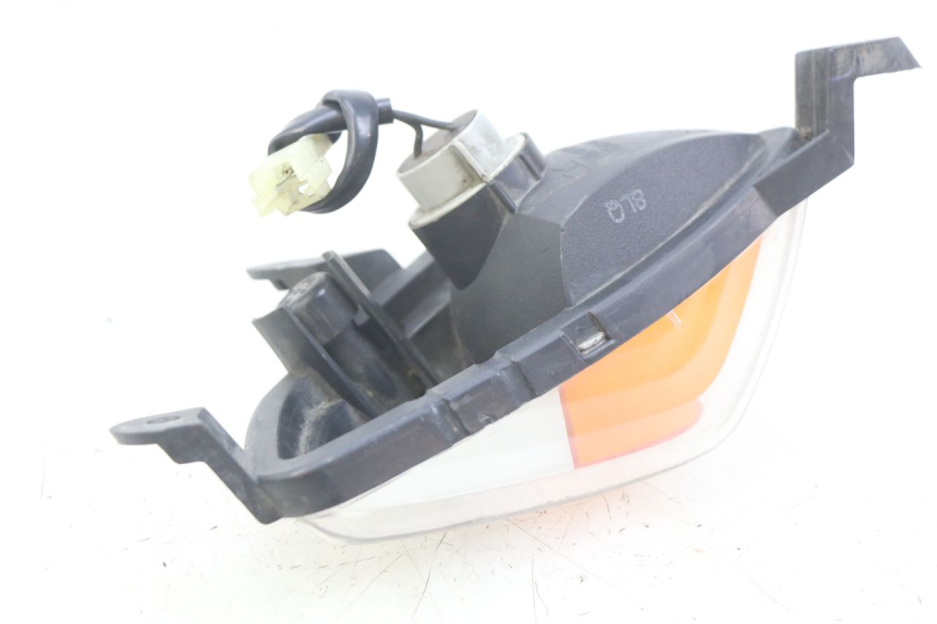 photo de RIGHT FRONT TURN SIGNAL YAMAHA FJR ABS 1300 (2006 - 2012) - Alternative perspective