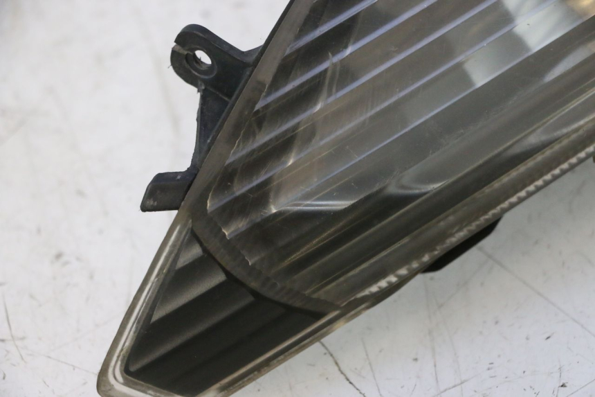 photo de FRONT RIGHT TURN SIGNAL HONDA FJS SILVER WING SILVERWING 400 (2005 - 2008) - Surface and material condition
