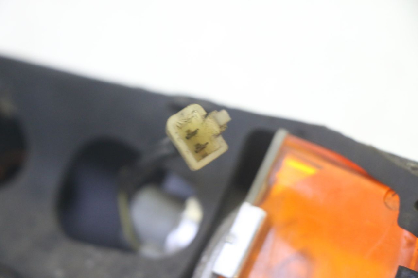 photo de FRONT RIGHT TURN SIGNAL KAWASAKI GPZ RX 1000 (1986 - 1988) - Additional view of the item