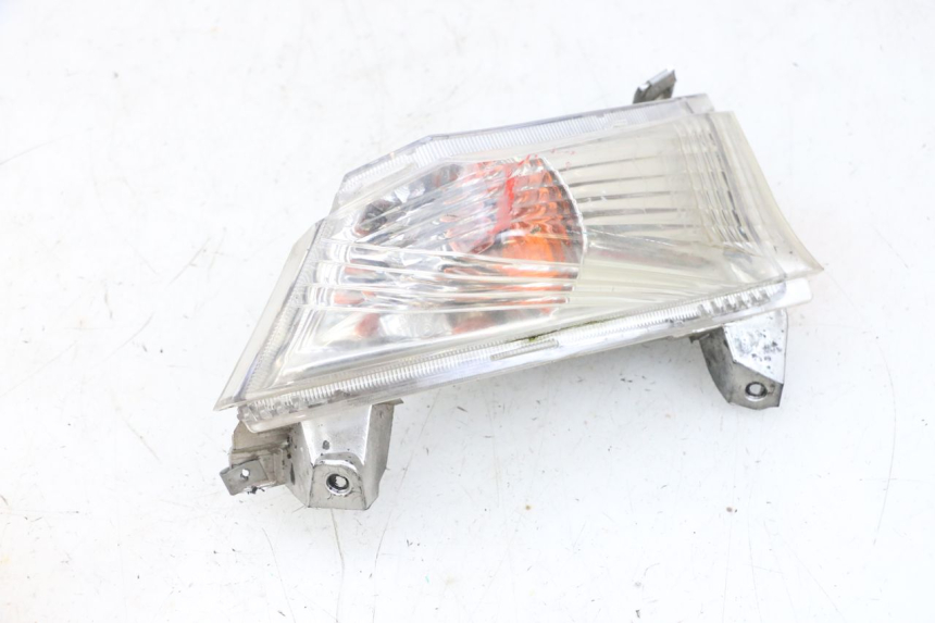 photo de FRONT RIGHT TURN SIGNAL JM MOTORS GTS 125 (2015 - 2019) - Fixing points details