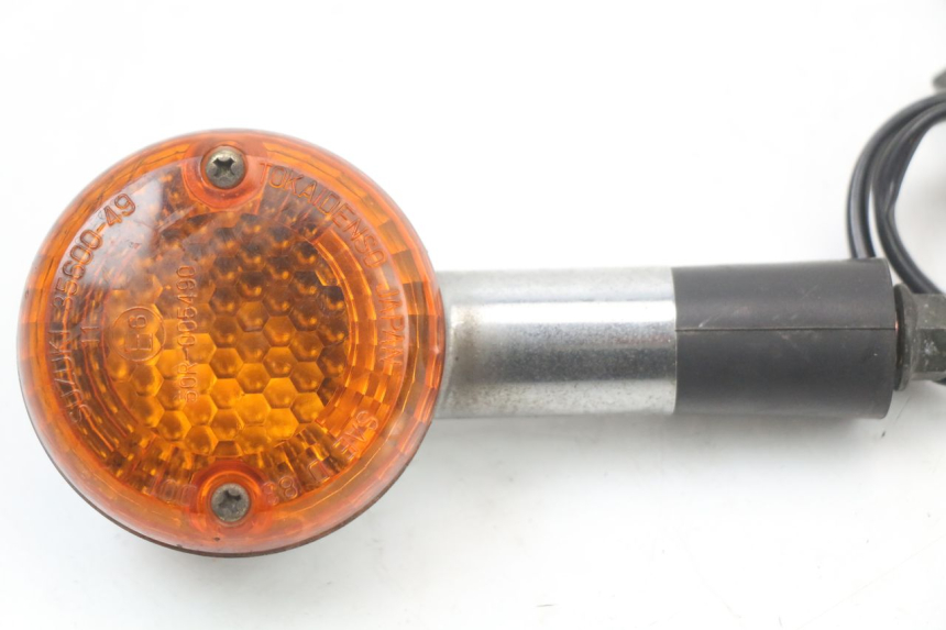 photo de FRONT RIGHT TURN SIGNAL SUZUKI GZ MARAUDER 125 (1998 - 2004) - Component detail
