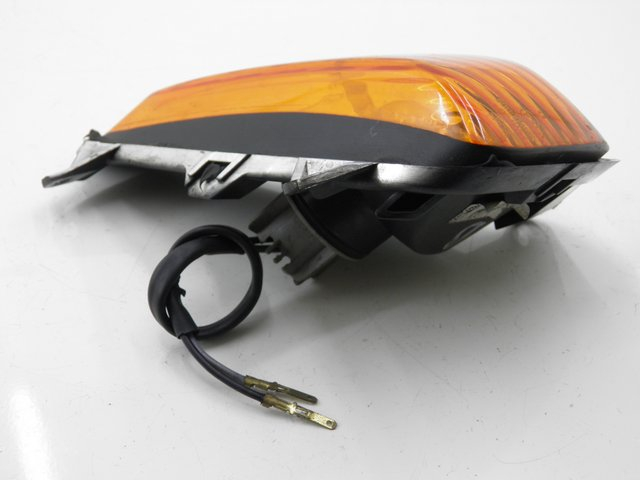 photo de FRONT RIGHT TURN SIGNAL HONDA CBF S ABS 600 (2004 - 2007) - Zoom on usage condition