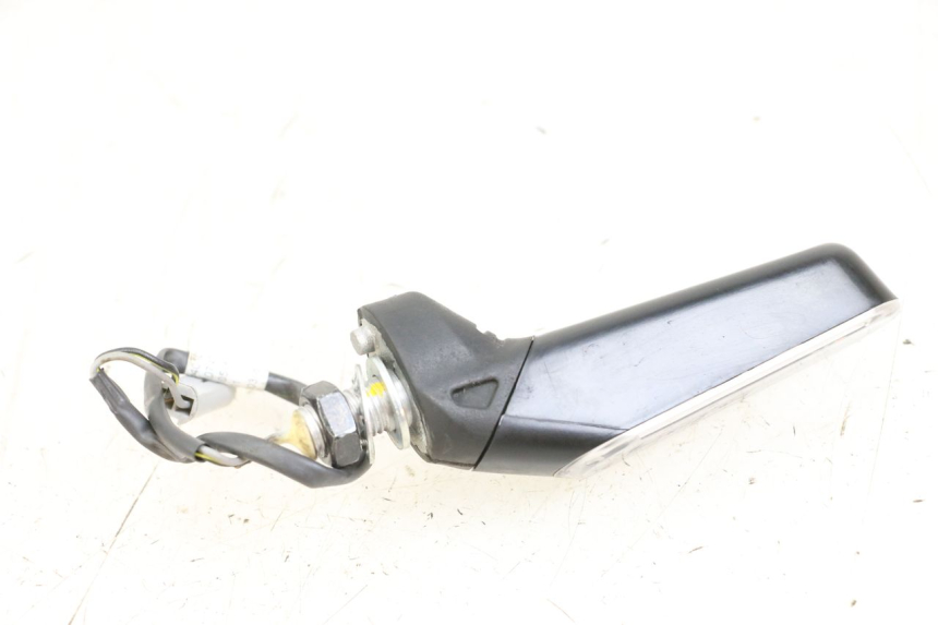 photo de FRONT RIGHT TURN SIGNAL HUSQVARNA SVARTPILEN 401 (2018 - 2023) - Alternative perspective