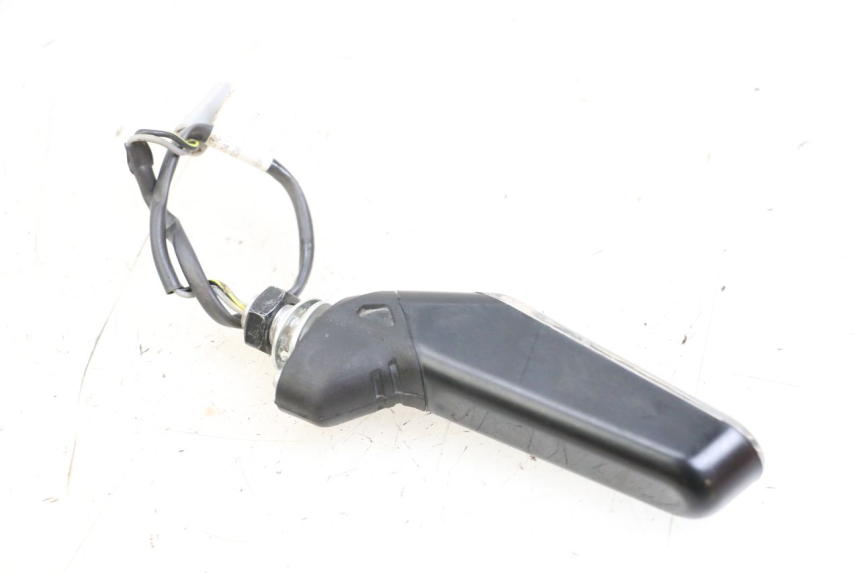 photo de FRONT RIGHT TURN SIGNAL HUSQVARNA SVARTPILEN 401 (2018 - 2023) - Technical close-up