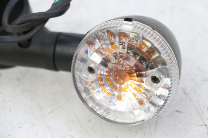 photo de FRONT RIGHT TURN SIGNAL KEEWAY K-LIGHT KLIGHT 125 (2018 - 2025) - Zoom on usage condition
