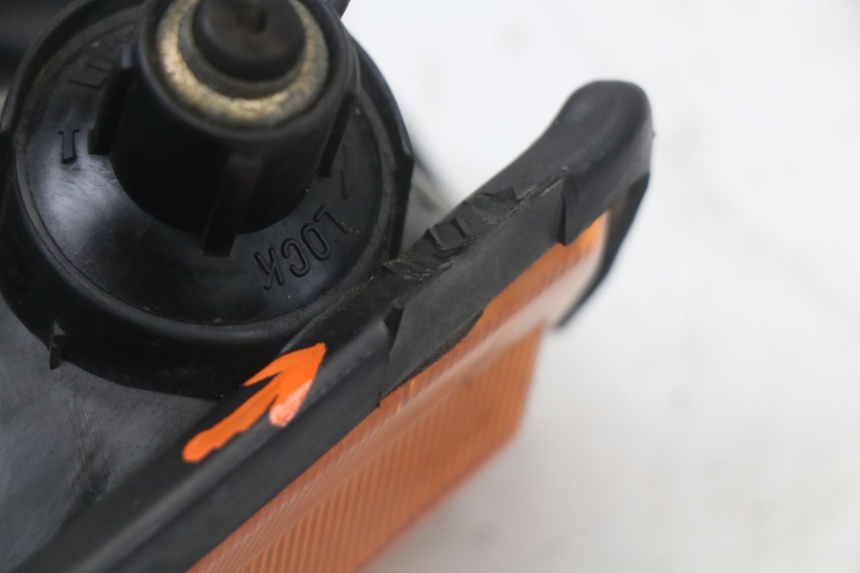 photo de FRONT RIGHT TURN SIGNAL KAWASAKI GTR 1000 (1994 - 2004) - Fixing points details