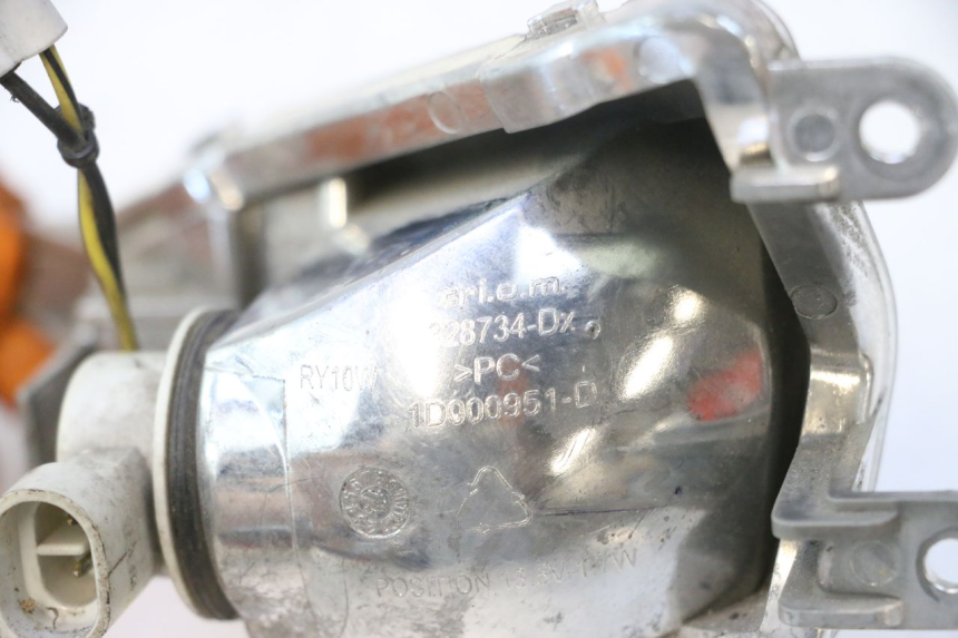 photo de FRONT RIGHT TURN SIGNAL PIAGGIO LIBERTY IGET 4T 50 (2015 - 2020) - Alternative perspective