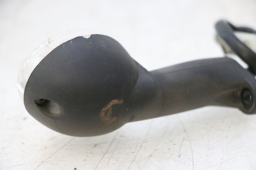 photo de FRONT RIGHT TURN SIGNAL PEUGEOT LUDIX ONE 50 (2004 - 2013) - Zoom on usage condition