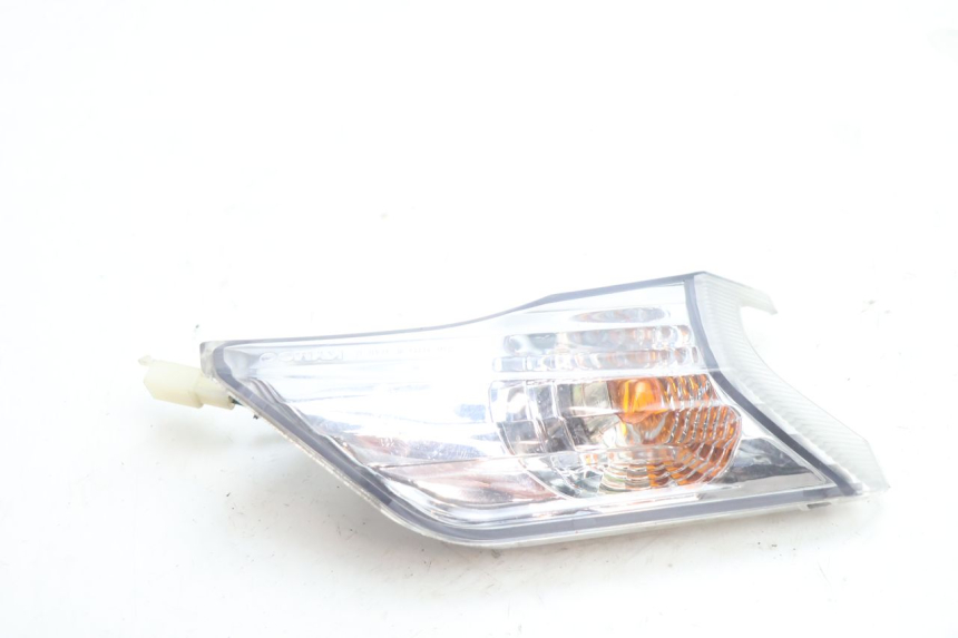 photo de FRONT RIGHT TURN SIGNAL KYMCO MOVIE S 125 (2009 - 2018) - Alternative perspective