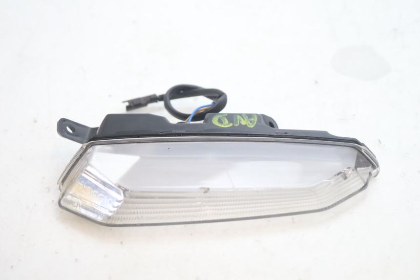 photo de FRONT RIGHT TURN SIGNAL PIAGGIO MP3 HPE 530 (2022 - 2026) - Main view