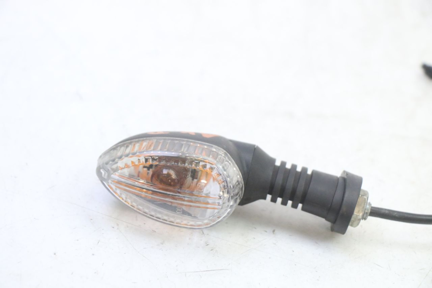 photo de FRONT RIGHT TURN SIGNAL PIAGGIO MP3 RL 250 (2006 - 2010) - Zoom on usage condition