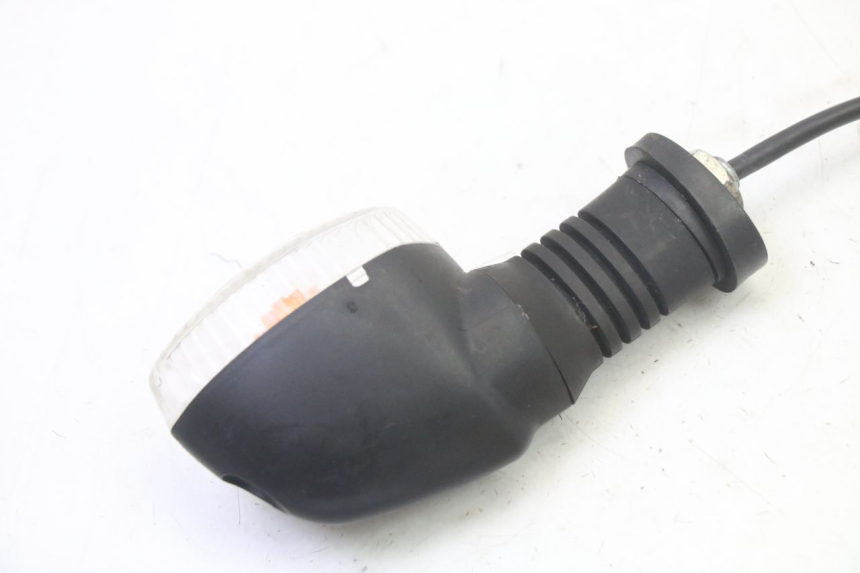 photo de FRONT RIGHT TURN SIGNAL PIAGGIO MP3 RL 250 (2006 - 2010) - Technical close-up