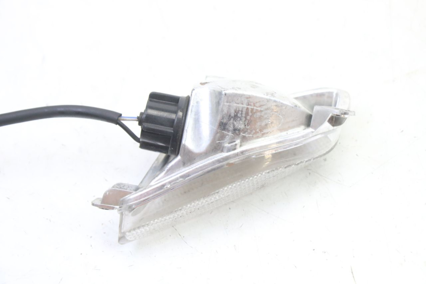 photo de FRONT RIGHT TURN SIGNAL PIAGGIO NEW TYPHOON 50 (2018 - 2021) - Alternative perspective