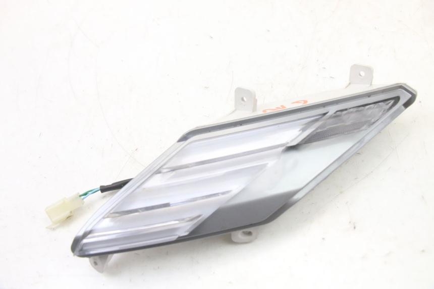 photo de FRONT RIGHT TURN SIGNAL PEUGEOT TWEET 4T 50 (2023 - 2025) - Alternative perspective