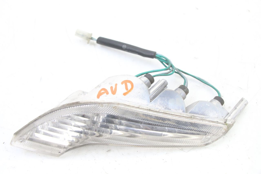 photo de FRONT RIGHT TURN SIGNAL PEUGEOT VIVACITY 125 (2010 - 2017) - Zoom on usage condition