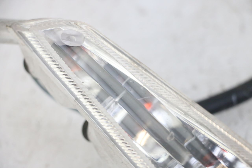 photo de FRONT RIGHT TURN SIGNAL PEUGEOT VIVACITY 125 (2010 - 2017) - Zoom on usage condition