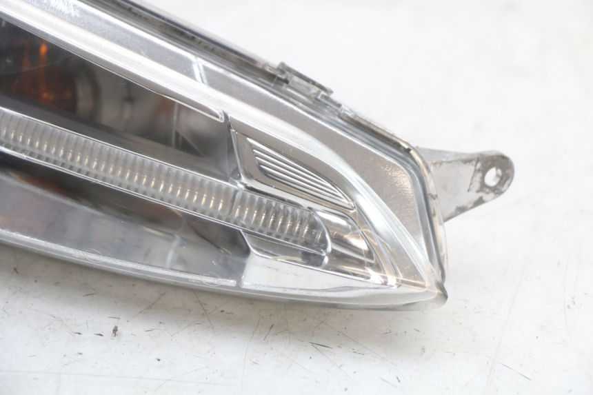 photo de FRONT RIGHT TURN SIGNAL PIAGGIO LIBERTY IGET 4T 50 (2021 - 2025) - Zoom on usage condition