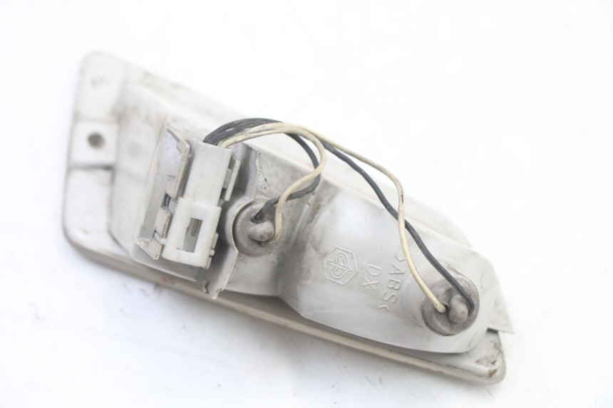 photo de FRONT RIGHT TURN SIGNAL PIAGGIO VESPA GRANTURISMO 125 (2003 - 2007) - Technical close-up