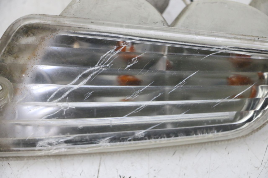 photo de FRONT RIGHT TURN SIGNAL PIAGGIO VESPA GRANTURISMO 200 (2004 - 2005) - Component detail
