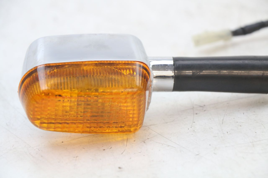 photo de FRONT RIGHT TURN SIGNAL ROYAL ENFIELD CONTINENTAL GT 650 (2019 - 2024) - Zoom on usage condition