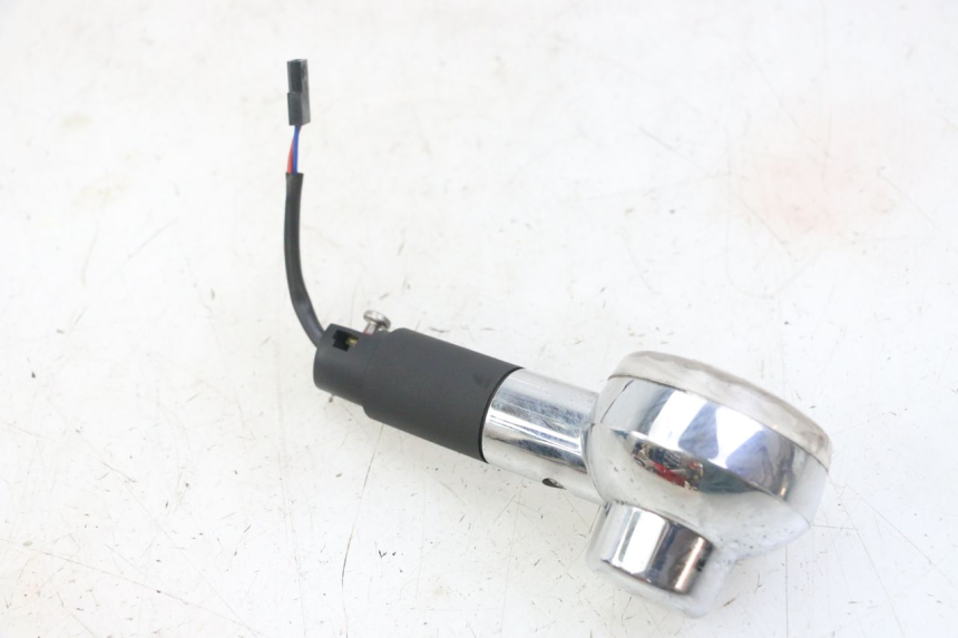 photo de FRONT RIGHT TURN SIGNAL APRILIA SCARABEO GT TOURING 125 (1999 - 2005) - Fixing points details