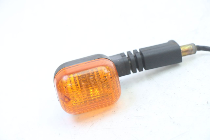 photo de FRONT RIGHT TURN SIGNAL TRIUMPH SPRINT 900 (1995 - 1998) - Zoom on usage condition