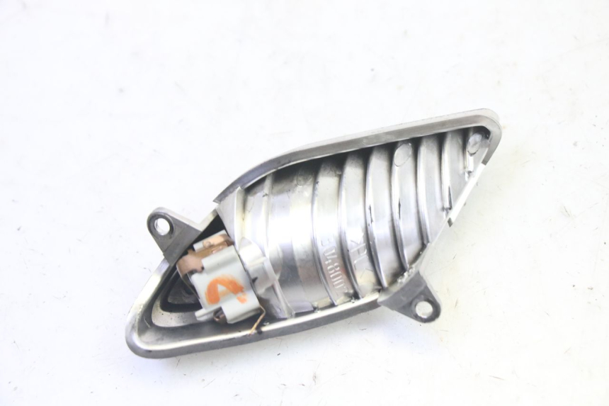 photo de FRONT RIGHT TURN SIGNAL APRILIA SR R 2T LC 50 (2018 - 2021) - Zoom on usage condition