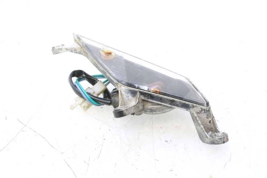 photo de FRONT RIGHT TURN SIGNAL KYMCO SUPER 8 2T 50 (2007 - 2013) - Zoom on usage condition