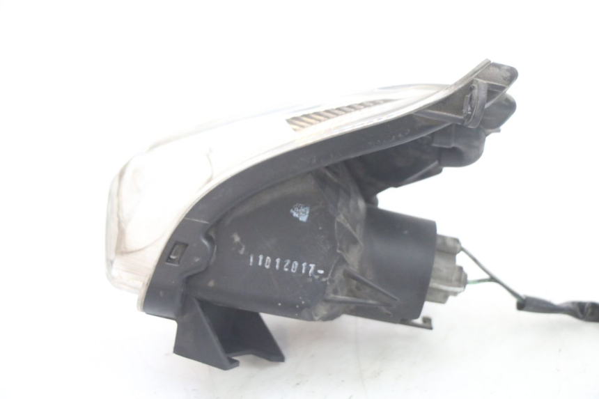 photo de FRONT RIGHT TURN SIGNAL SUZUKI BURGMAN 125 (2015 - 2017) - Alternative perspective