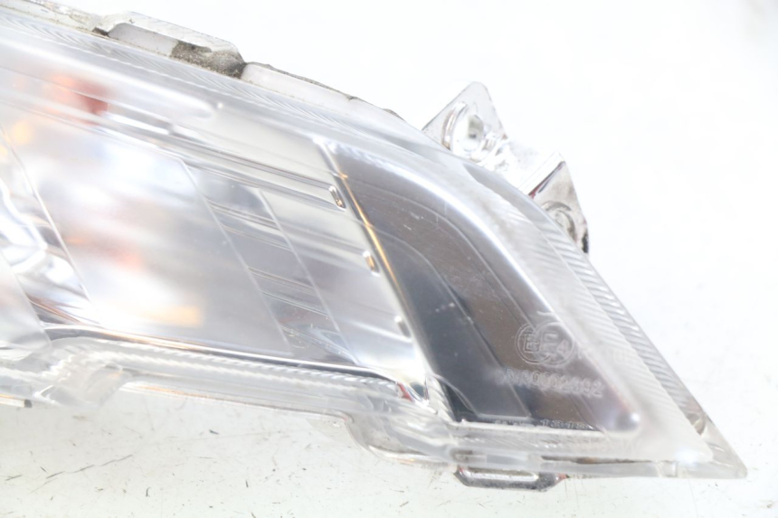 photo de RIGHT FRONT TURN SIGNAL PEUGEOT TWEET 4T 50 (2018 - 2022) - Fixing points details