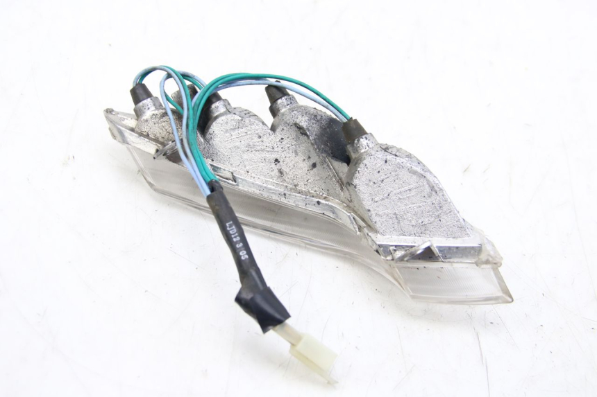 photo de RIGHT FRONT TURN SIGNAL PEUGEOT TWEET 4T 50 (2010 - 2014) - Zoom on usage condition