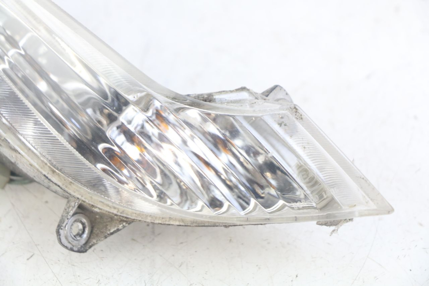 photo de RIGHT FRONT TURN SIGNAL PEUGEOT TWEET 4T 50 (2010 - 2014) - Fixing points details