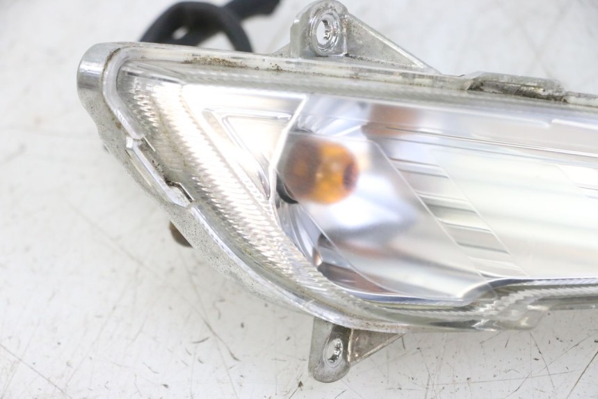 photo de FRONT RIGHT TURN SIGNAL PEUGEOT TWEET 4T 50 (2014 - 2019) - Surface and material condition