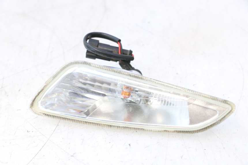 photo de RIGHT FRONT TURN SIGNAL PIAGGIO VESPA PRIMAVERA 2T 50 (2013 - 2018) - Main view