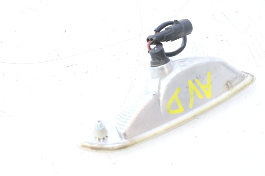 photo de RIGHT FRONT TURN SIGNAL PIAGGIO VESPA PRIMAVERA 2T 50 (2013 - 2018) - Alternative perspective