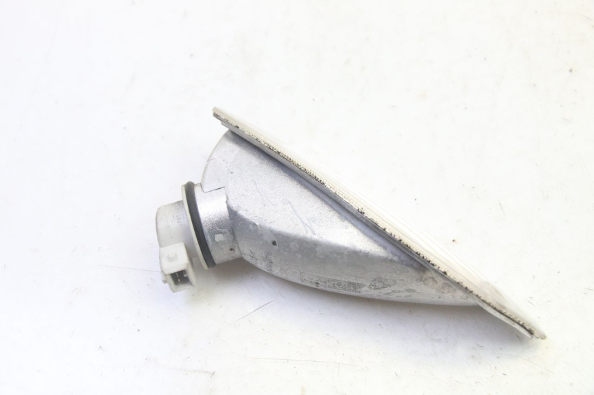 photo de RIGHT FRONT TURN SIGNAL PIAGGIO VESPA S 2T 50 (2007 - 2014) - Alternative perspective