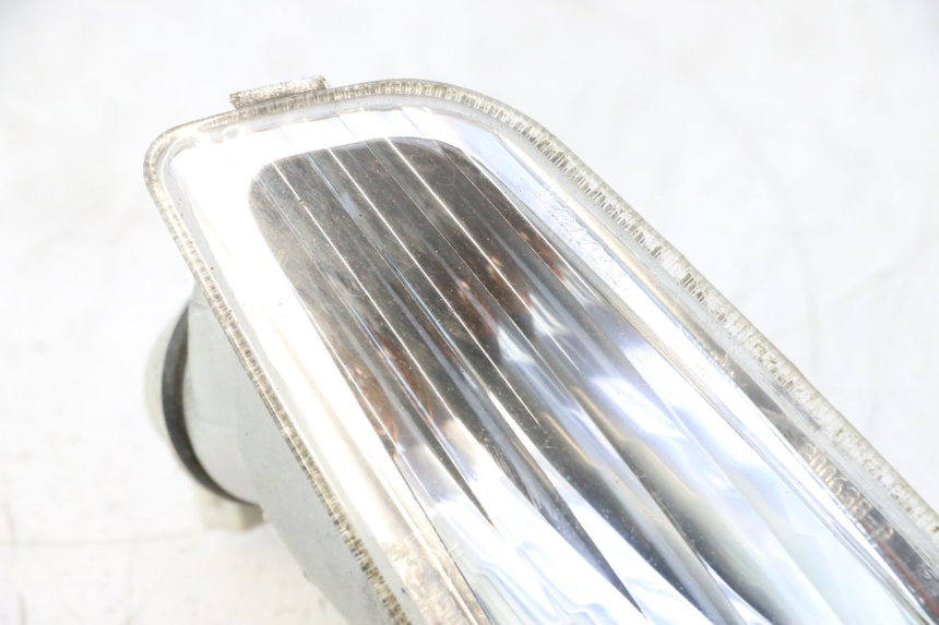photo de RIGHT FRONT TURN SIGNAL PIAGGIO VESPA S 2T 50 (2007 - 2014) - Alternative perspective