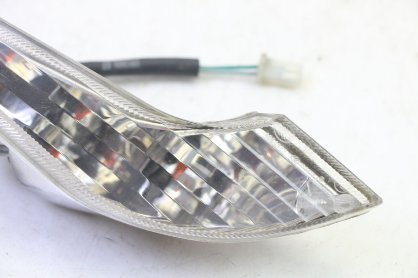 photo de FRONT RIGHT TURN SIGNAL PEUGEOT VIVACITY NEW 4T 50 (2008 - 2017) - Zoom on usage condition