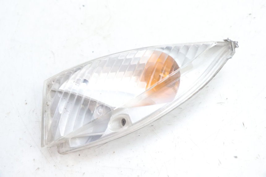 photo de FRONT RIGHT TURN SIGNAL PEUGEOT VIVACITY 100 (1999 - 2008) - Zoom on usage condition