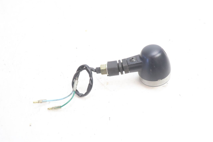 photo de FRONT RIGHT TURN SIGNAL DAELIM VJ ROADWIN 125 (2004 - 2007) - Alternative perspective