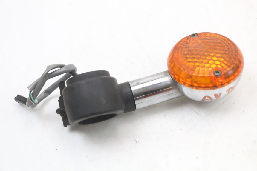 photo de FRONT RIGHT TURN SIGNAL SUZUKI VL INTRUDER 125 (2004 - 2007) - Zoom on usage condition