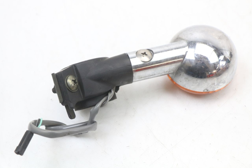 photo de FRONT RIGHT TURN SIGNAL SUZUKI VL INTRUDER 125 (2004 - 2007) - Technical close-up