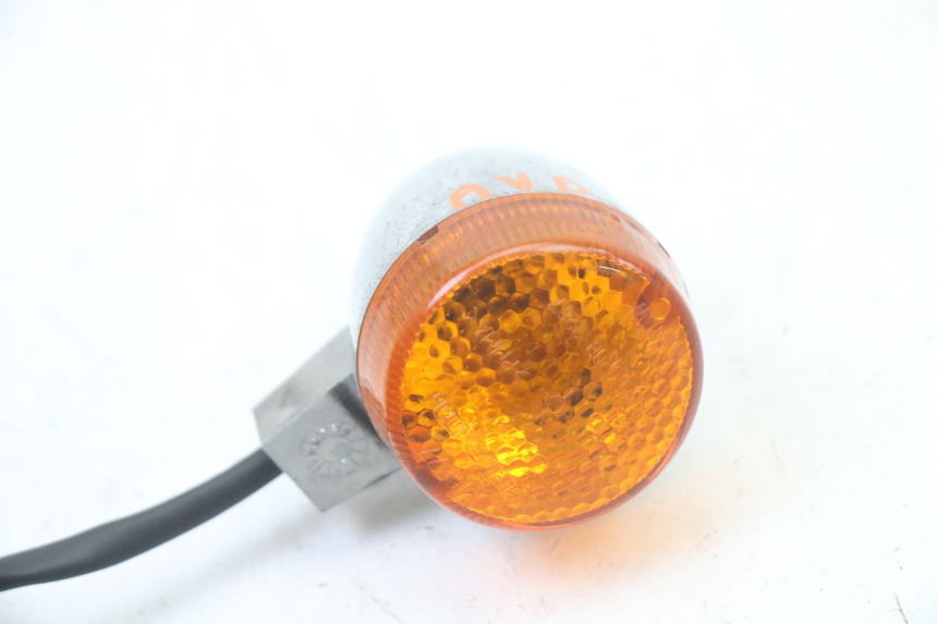 photo de FRONT RIGHT TURN SIGNAL YAMAHA WHY 50 (1998 - 2000) - Zoom on usage condition