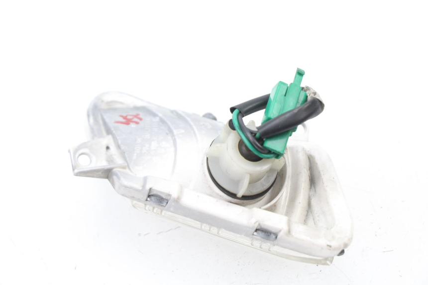 photo de RIGHT FRONT TURN SIGNAL YAMAHA XMAX X-MAX 125 (2006 - 2009) - Alternative perspective
