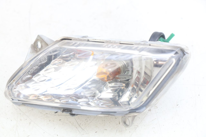 photo de RIGHT FRONT TURN SIGNAL YAMAHA X-MAX XMAX 250 (2006 - 2009) - Main view