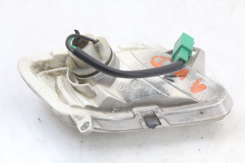 photo de RIGHT FRONT TURN SIGNAL YAMAHA X-MAX XMAX 250 (2006 - 2009) - Fixing points details